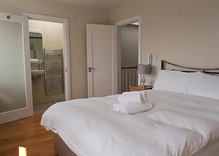 Beautiful 3bd Beside Phoenix Park Nyaraló *