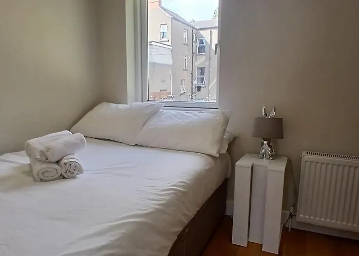 Beautiful 3bd Beside Phoenix Park