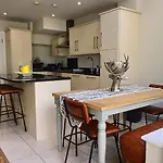 Beautiful 3bd Beside Phoenix Park 더블린