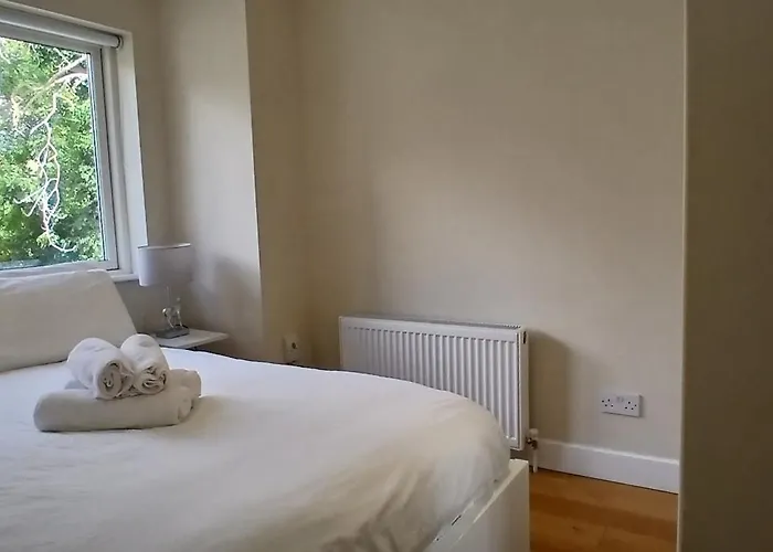 בית נופש Beautiful 3bd Beside Phoenix Park